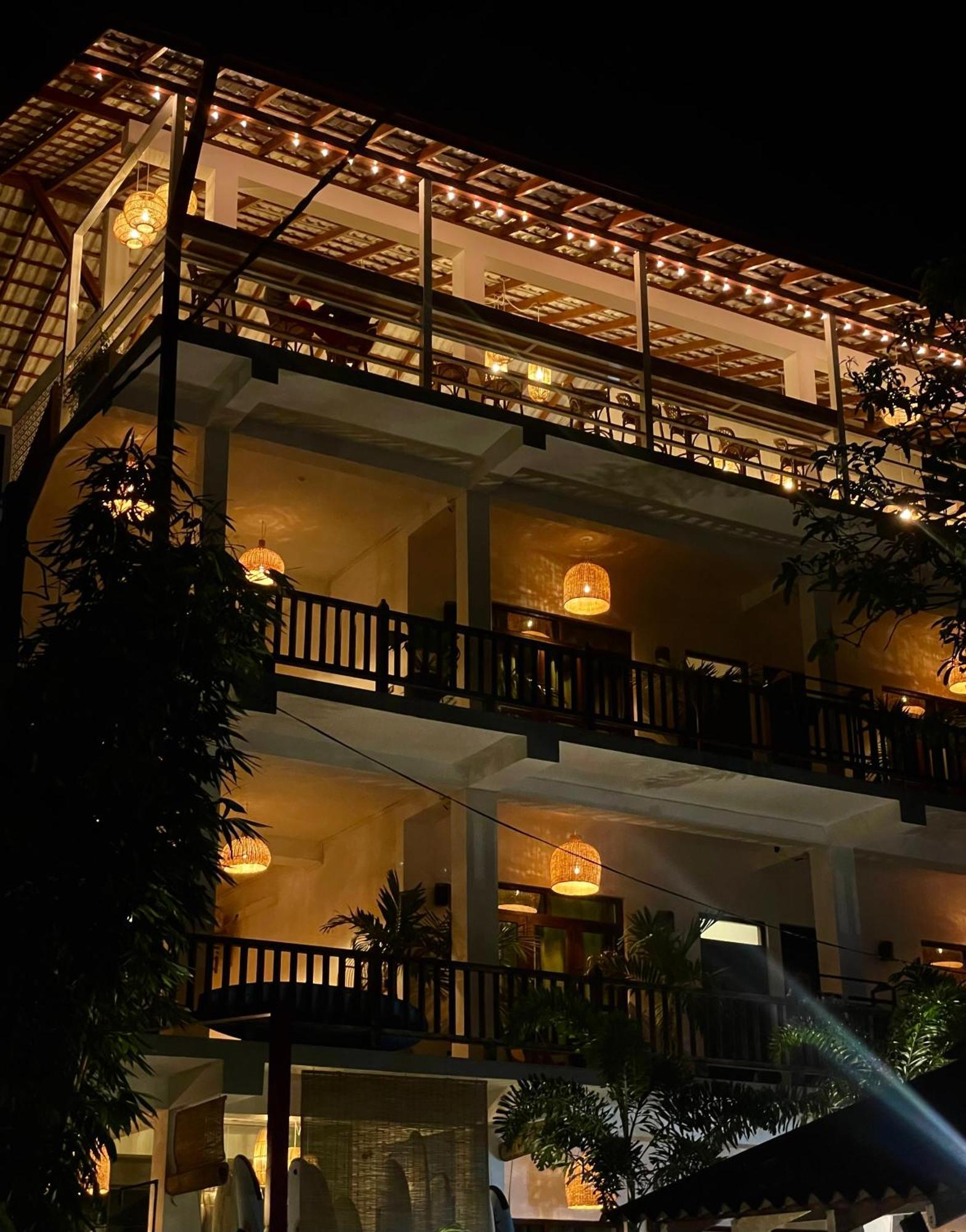 Bed and Breakfast Lucky'S Surf Camp Велигама Экстерьер фото
