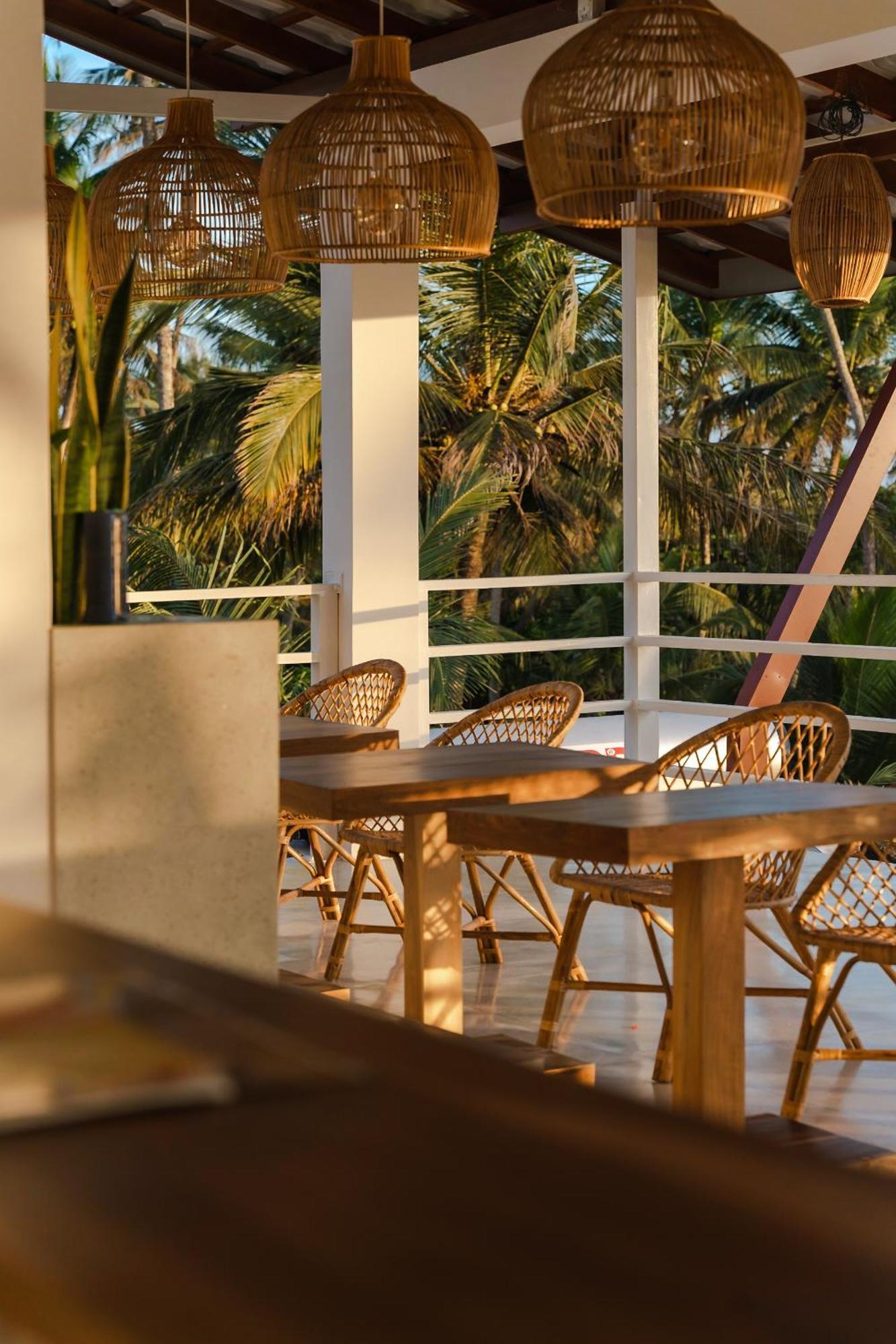 Bed and Breakfast Lucky'S Surf Camp Велигама Экстерьер фото