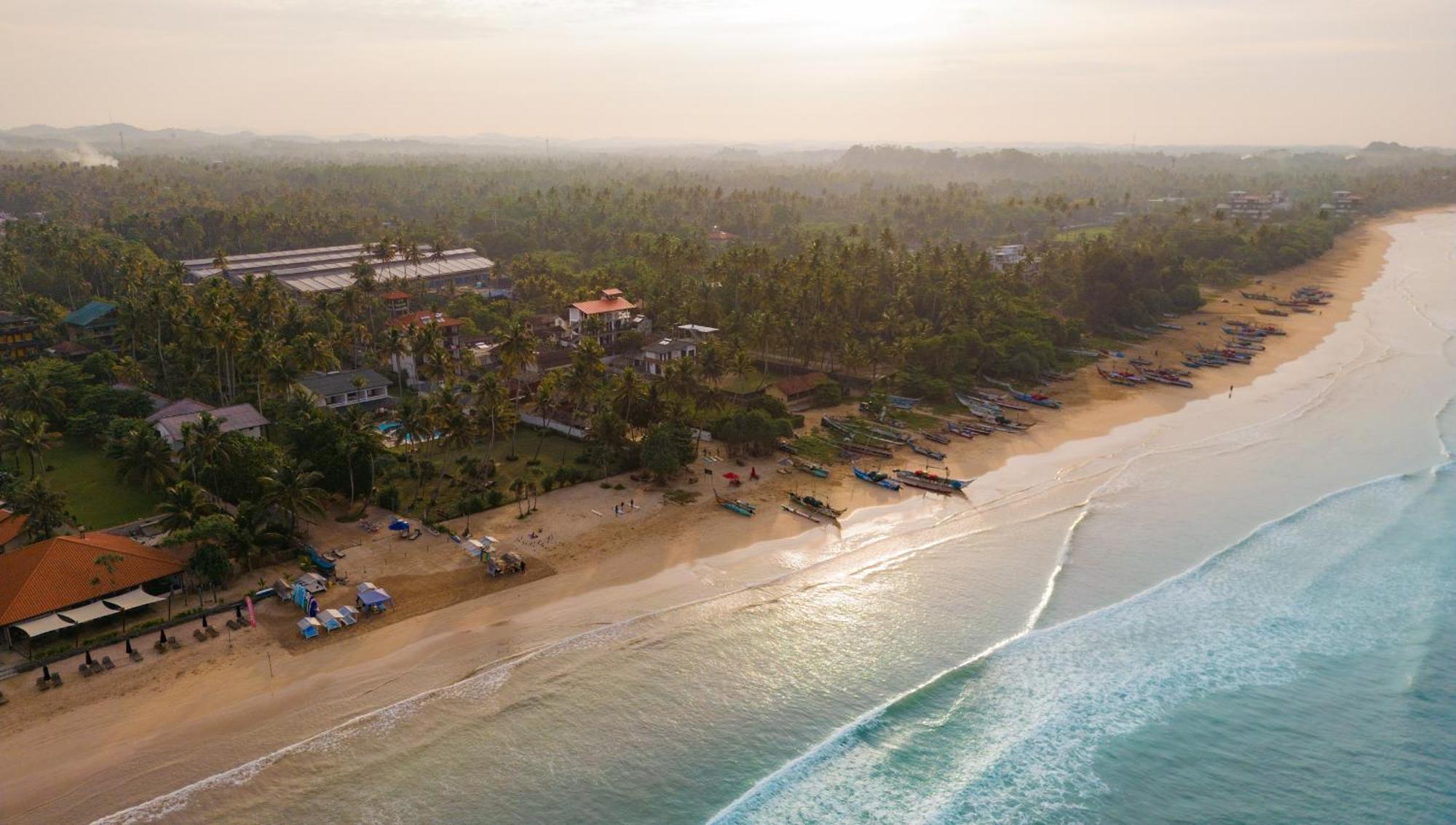 Bed and Breakfast Lucky'S Surf Camp Велигама Экстерьер фото