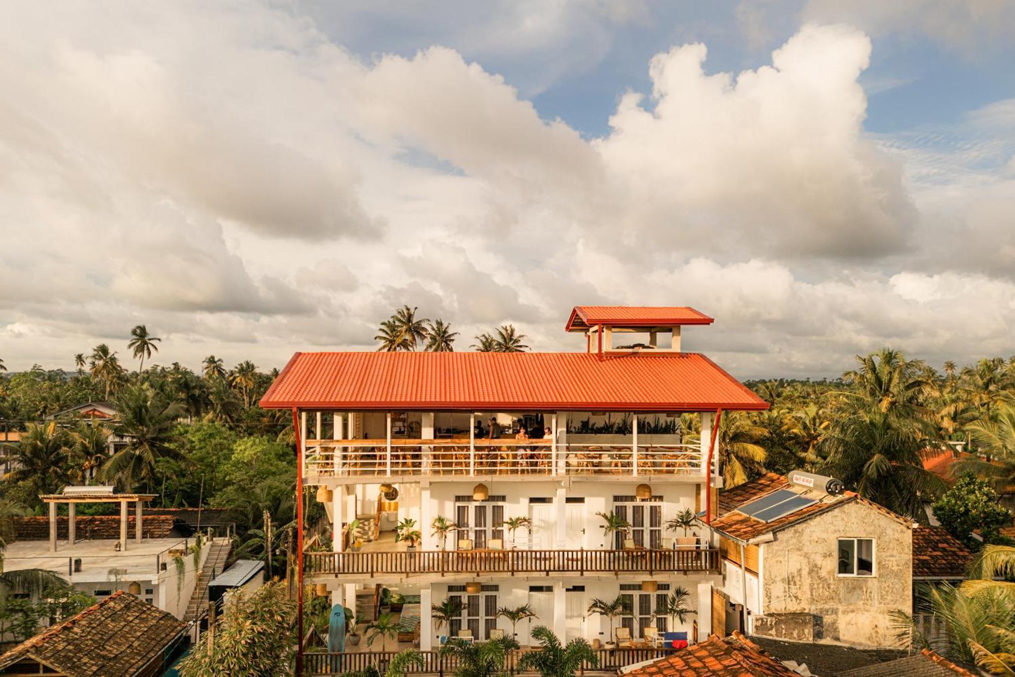 Bed and Breakfast Lucky'S Surf Camp Велигама Экстерьер фото