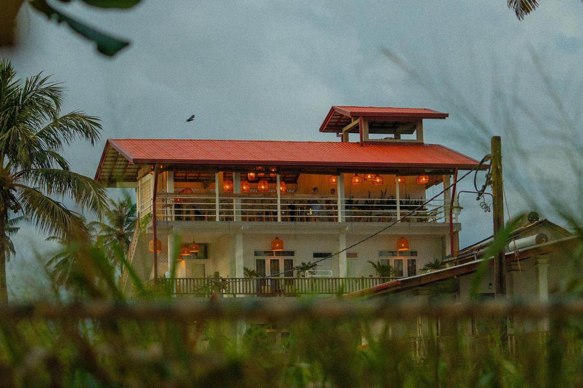 Bed and Breakfast Lucky'S Surf Camp Велигама Экстерьер фото