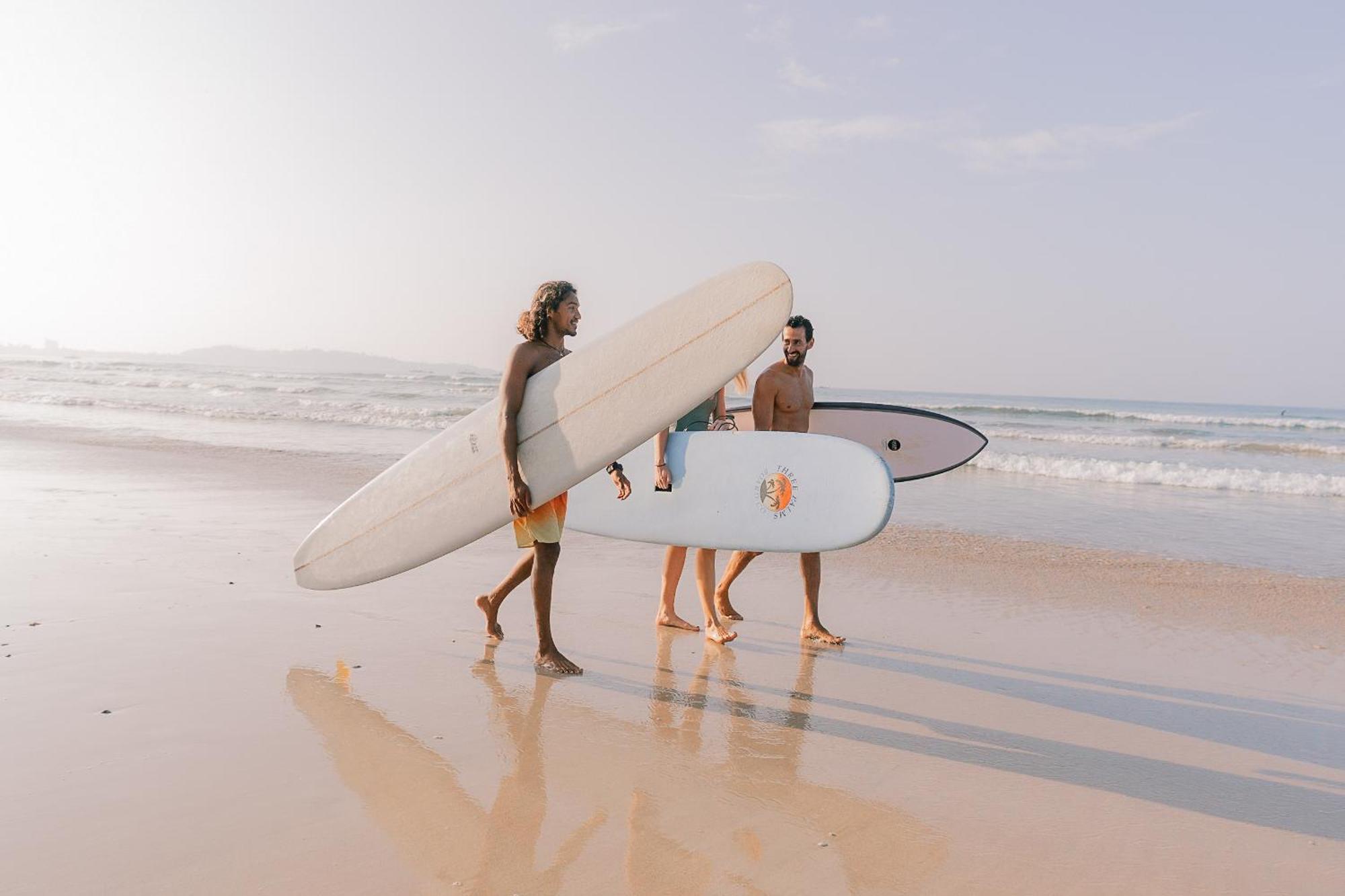 Bed and Breakfast Lucky'S Surf Camp Велигама Экстерьер фото