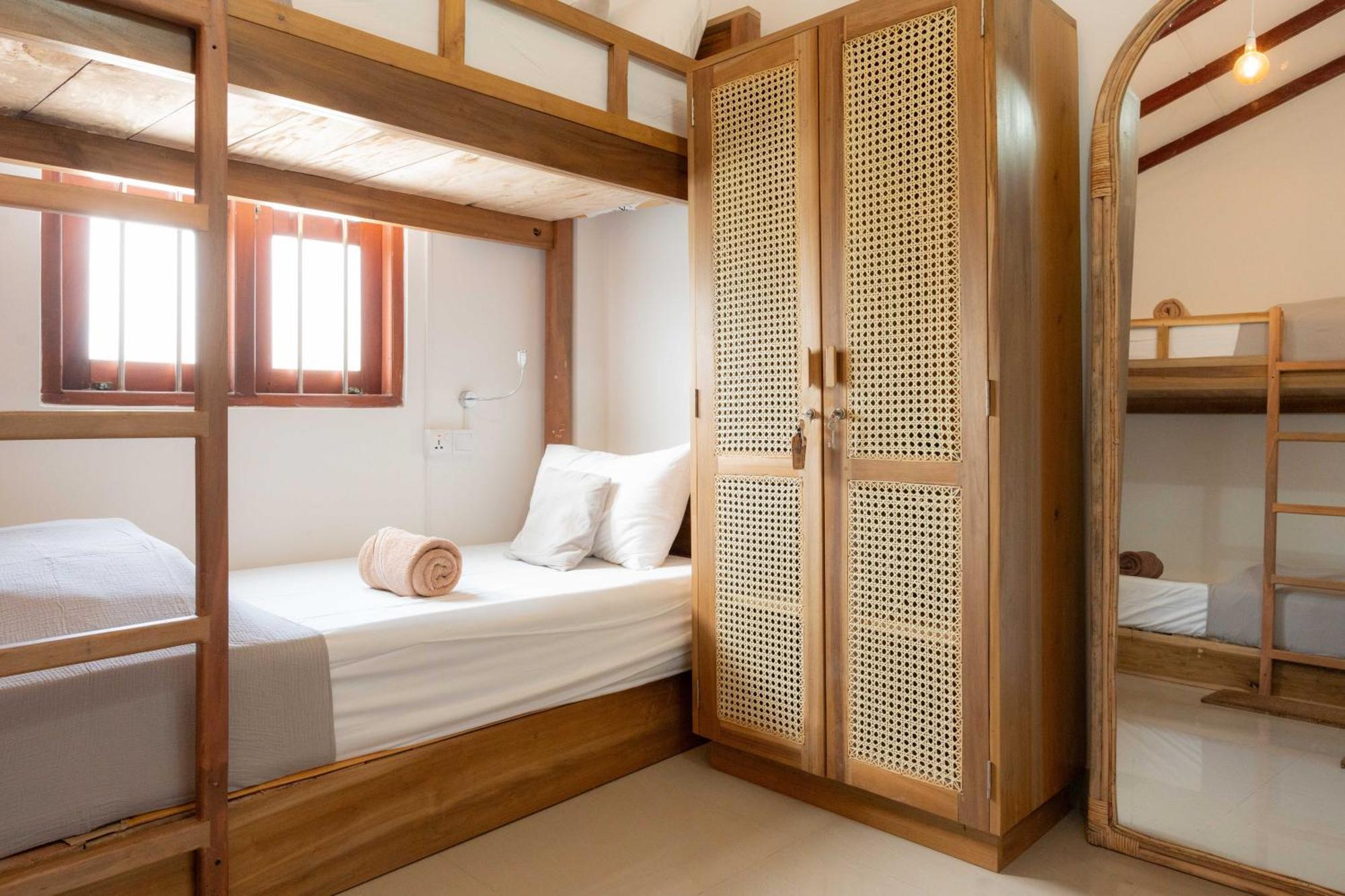 Bed and Breakfast Lucky'S Surf Camp Велигама Экстерьер фото