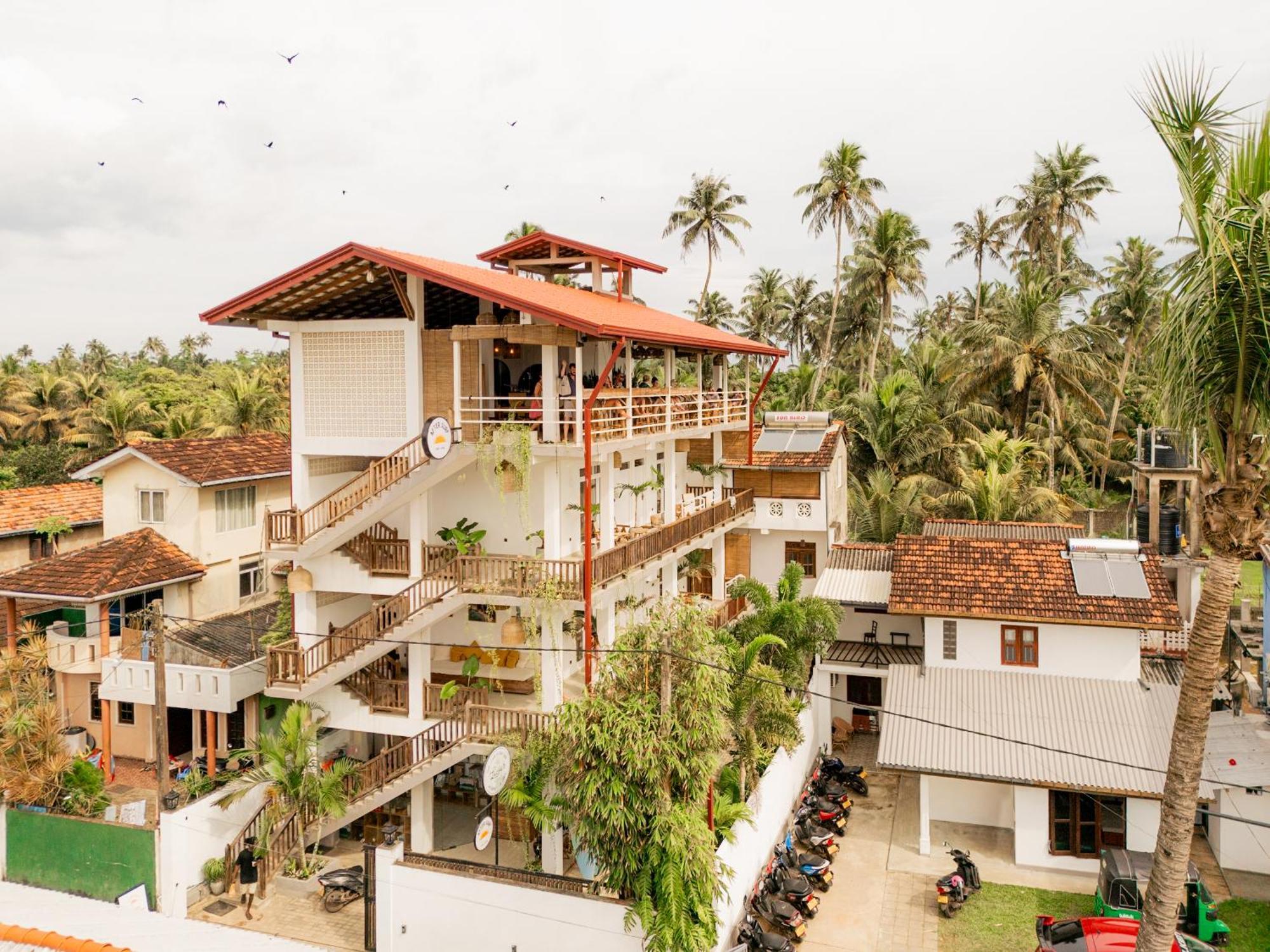 Bed and Breakfast Lucky'S Surf Camp Велигама Экстерьер фото
