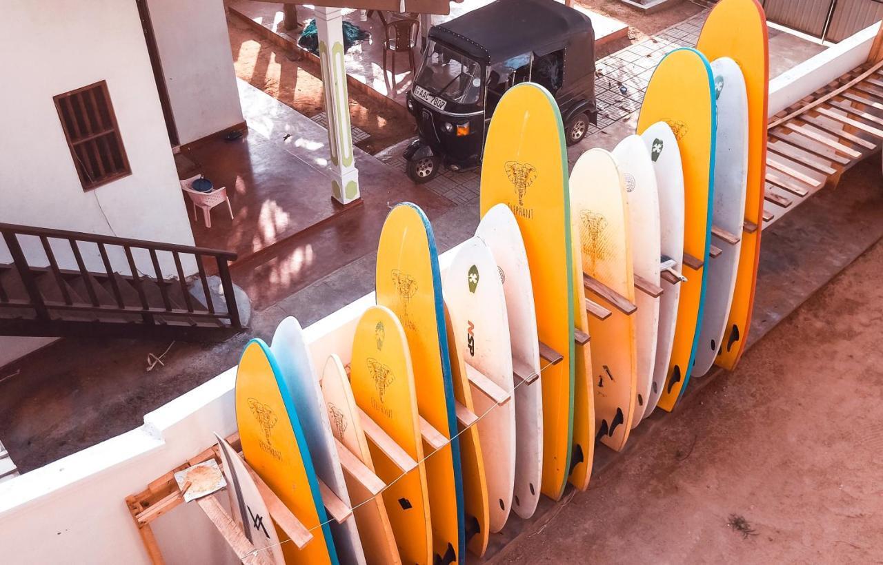 Bed and Breakfast Lucky'S Surf Camp Велигама Экстерьер фото