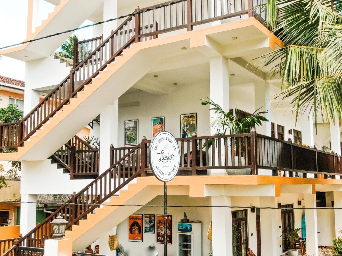 Bed and Breakfast Lucky'S Surf Camp Велигама Экстерьер фото
